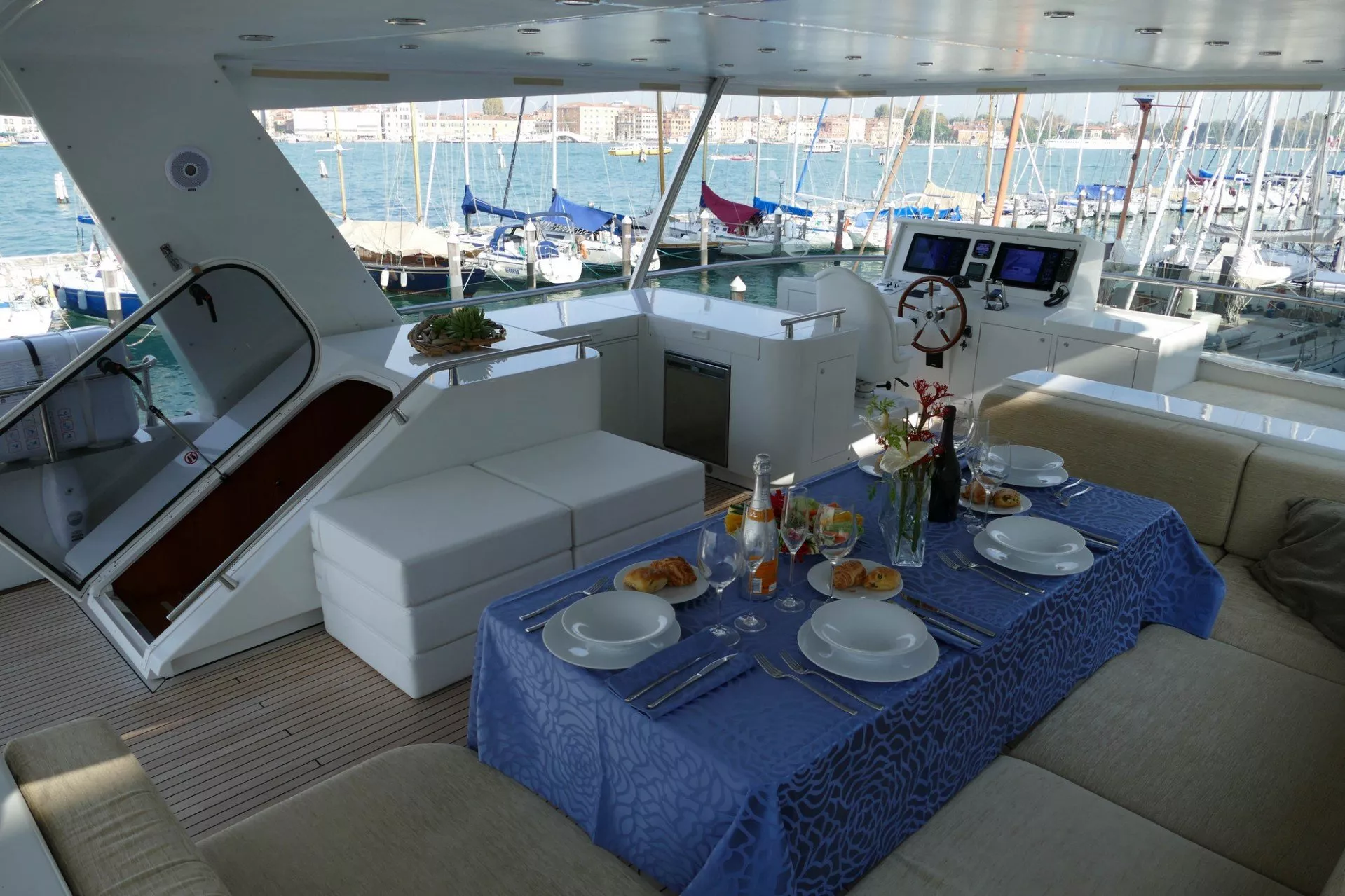 https://dev-api.arconyachts.com/storage/media/33966/conversions/751_5505181885-optimize.webp
