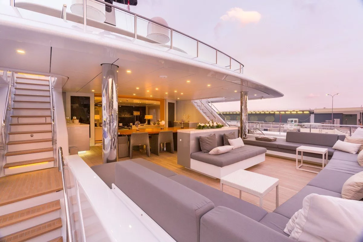 https://dev-api.arconyachts.com/storage/media/33980/conversions/197_9386853880-optimize.webp